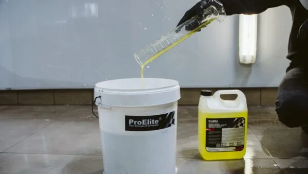 PRE052_MaxiShampoo-proelite-234-scaled-600x338.jpg
